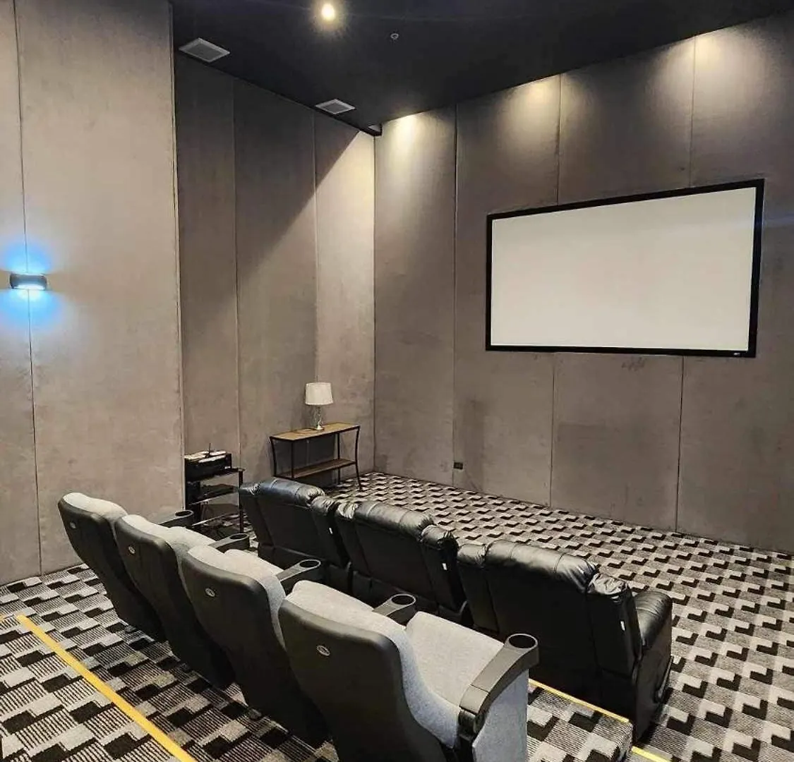 Modern Condo Near Us Embassy Manila Daire